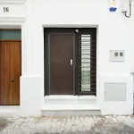 Rentalsevilla Looks Pretty And Modern
